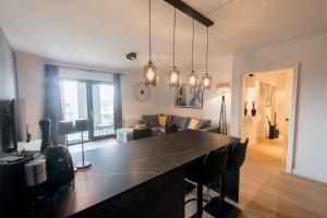 MAAN BZ15 Luxury Apartment with free private garage