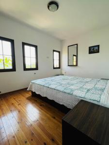 Къща за гости Под Манастира