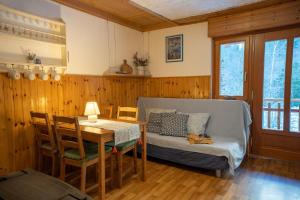 Bovec Home At Three Samoyeds 
