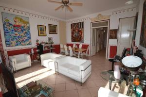 Art Dco 2 Bd Apartment Forville