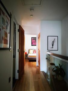 Beautiful central townhouse w parking for 2 cars