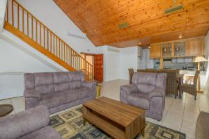 San Lameer Villa 10301 - 4 Bedroom Classic - 8 pax - San Lameer Rental Agency