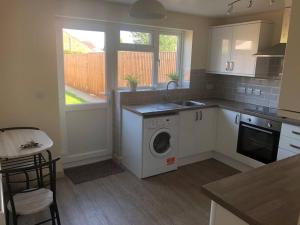 Delightful 2 bedroom house between Bristol & Bath