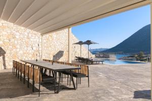 ViveVerde Villa, featuring 3 Pools - Walking distance to Beach & Shops, By ThinkVilla