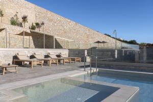 ViveVerde Villa, featuring 3 Pools - Walking distance to Beach & Shops, By ThinkVilla