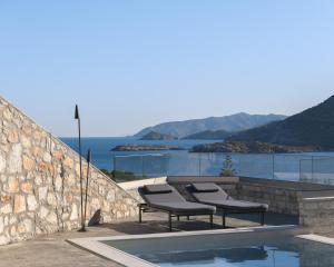 ViveVerde Villa, featuring 3 Pools - Walking distance to Beach & Shops, By ThinkVilla