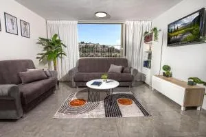 במרומים - הבית שלכם בצפת העתיקה Bameromim - Your Home in the Old City - Biryyah