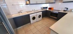 Linden Terrace 4 - 6 Sleeper - Wheelchair & Pet-friendly with Great Sea Views!