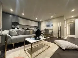 Sophisticated 1BR, 1 BA Chigwell Designer Flat CHCL F2 - 齐格威尔