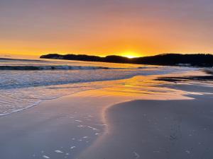 Strandvilla Seeadler hinter Düne und Meer