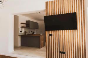 Villa Marta with heated pool and traditional taver