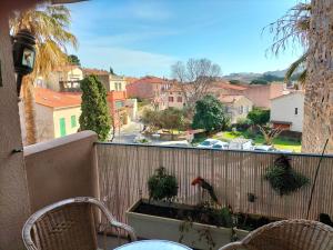 Appartements Proche Gare Centre et Plages- Calme - petit dejeuner au soleil -Wifi FIBRE-Vue Degagee- Ideal Place near beach , station and centre with beautiful view : photos des chambres