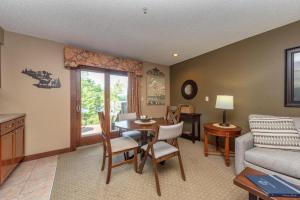 A119 Studio Lake View