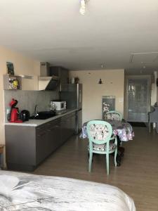Appartements Studio pour 2 personnes a Tonnay Charente : photos des chambres