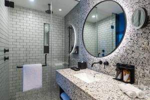 Creator Room, Guest room, 2 Double, City view