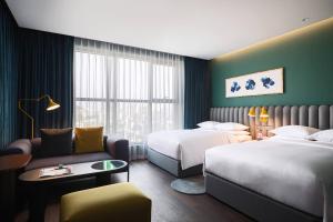 [BUFFET AND BED] Editor Twin with Dinner Buffet for 2 persons, Free cocktail for 2 persons ([BUFFET AND BED] Editor Twin with Dinner Buffet for 2 people, Free cocktail for 2 people)