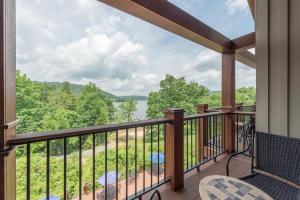 A311 One Bedroom & Loft Lake View