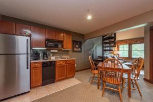 A311 One Bedroom & Loft Lake View