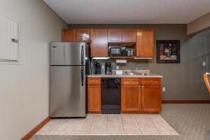 A311 One Bedroom & Loft Lake View