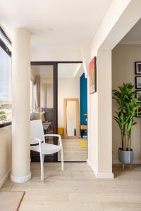 Stylish flat with balcony overlooking the sea