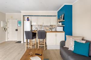 Stylish flat with balcony overlooking the sea