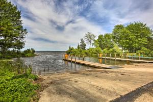 Cozy Houghton Lake Vacation Rental with Fireplace!