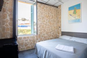 Hotels Hotel De Belgique a Menton : photos des chambres