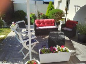 Chambre lit double dans pavillon , chez Lilyanne