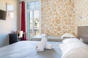 Hotels Hotel De Belgique a Menton : photos des chambres
