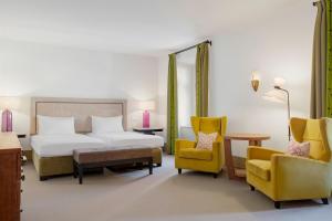 Deluxe room, Larger Guest room, 2 Twin/Single Bed(s) room in Augustine a Luxury Collection Hotel Prague