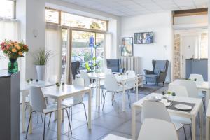 Hotels Hotel De Belgique a Menton : photos des chambres