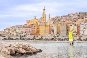 Hotels Hotel De Belgique a Menton : photos des chambres