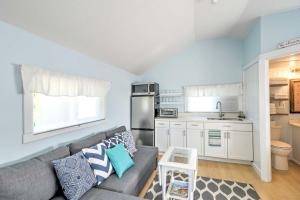 Tiny House Cottage 6 with Dock on Crooked Lake