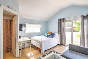 Tiny House Cottage 6 with Dock on Crooked Lake