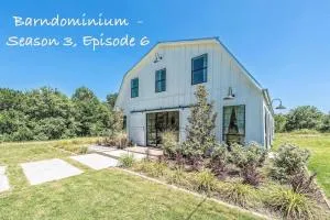 FIXER UPPER’s Original BARNDOMINIUM!! Sits on Private 16 wooded acres & lake - Clifton