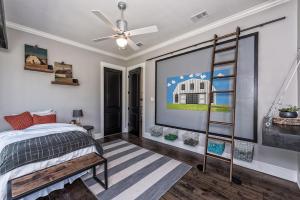 FIXER UPPER’s Original BARNDOMINIUM!! Sits on Private 16 wooded acres & lake