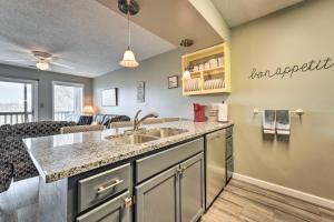 Inviting Branson West Condo with Pool Access