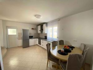 Two-Bedroom Apartment in Maslenica I
