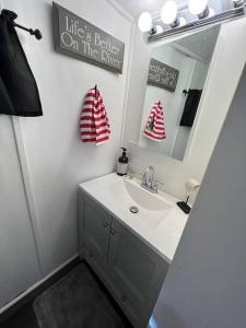 Seagull Bungalow in the Harbor