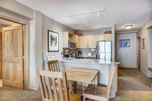 Silver Mill 8260 - 2Br-Walk to Slopes! Kids Ski Free! condo