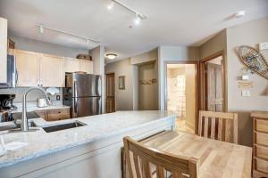 Silver Mill 8260 - 2Br-Walk to Slopes! Kids Ski Free! condo