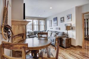 Premier Silver Mill 8281 - 2Br-Walk to Slopes! Kids Ski Free! condo