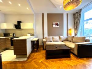 Charming Spacious Apartment