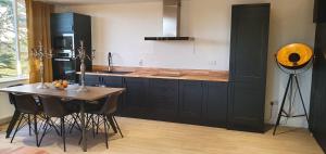 Contemporary Dublin Suite with hot tub