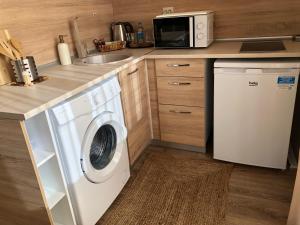 Luxury apartment 2 Free Underground Secure Parking