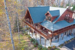 Grace Manor, Private Pool, FREE Attraction tickets for each paid day, Hot Tub, Wifi, Pool Table!!!