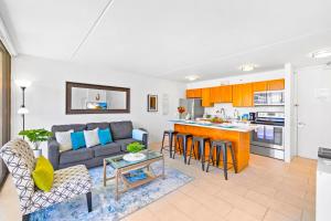 City & Ocean View Near Waikiki Beach with Parking