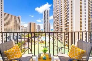 City & Ocean View Near Waikiki Beach with Parking