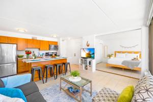 City & Ocean View Near Waikiki Beach with Parking