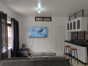 Comfortable 3-Bedroom Apartment, close to the American Consulate